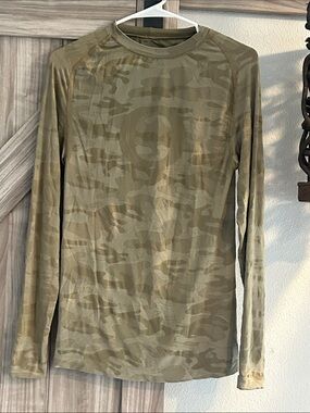 Nike Men's Olive Camo Long-Sleeve Performance Shirt Size XXL